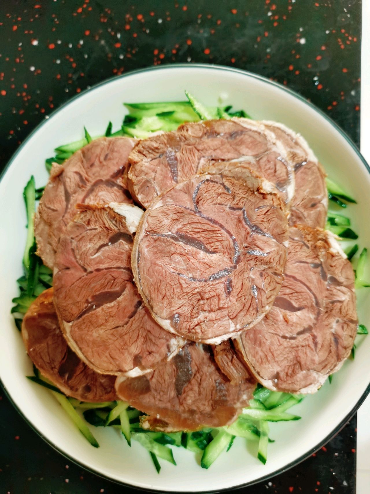 秘制黄瓜拌牛肉~大饭店的味道