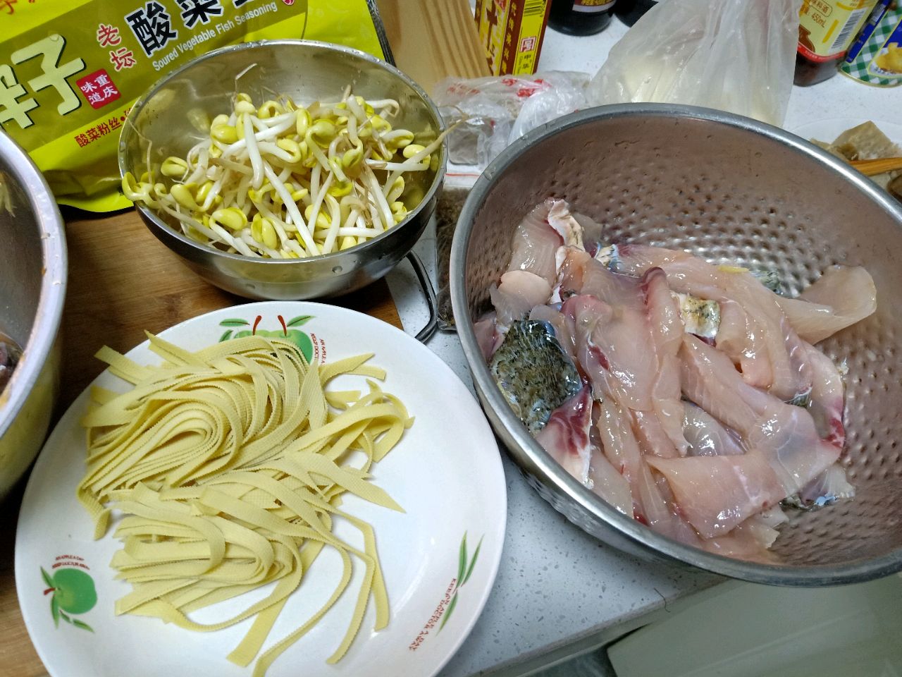 秘制酸菜鱼