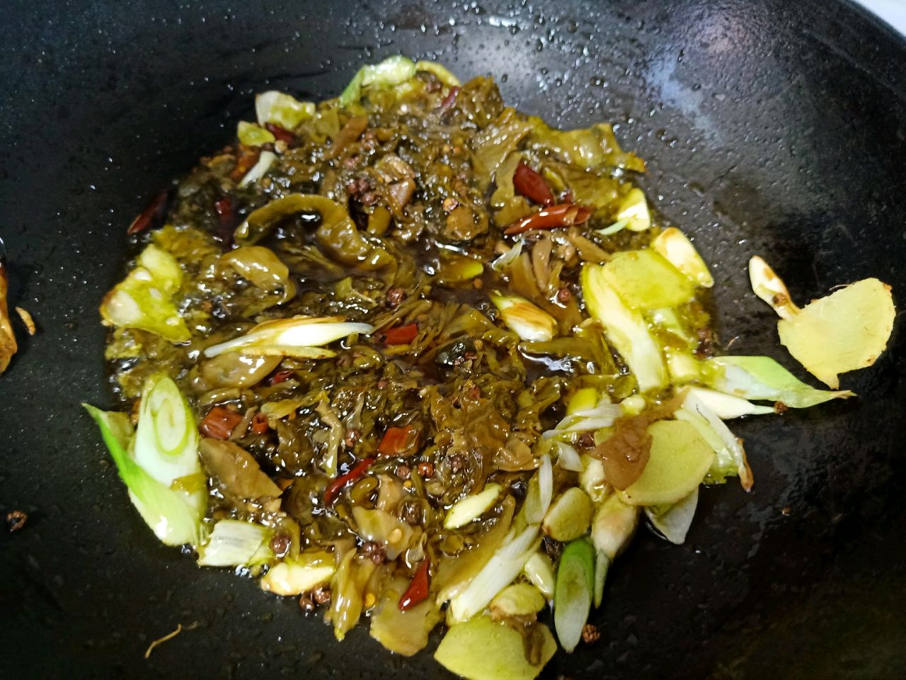 秘制酸菜鱼