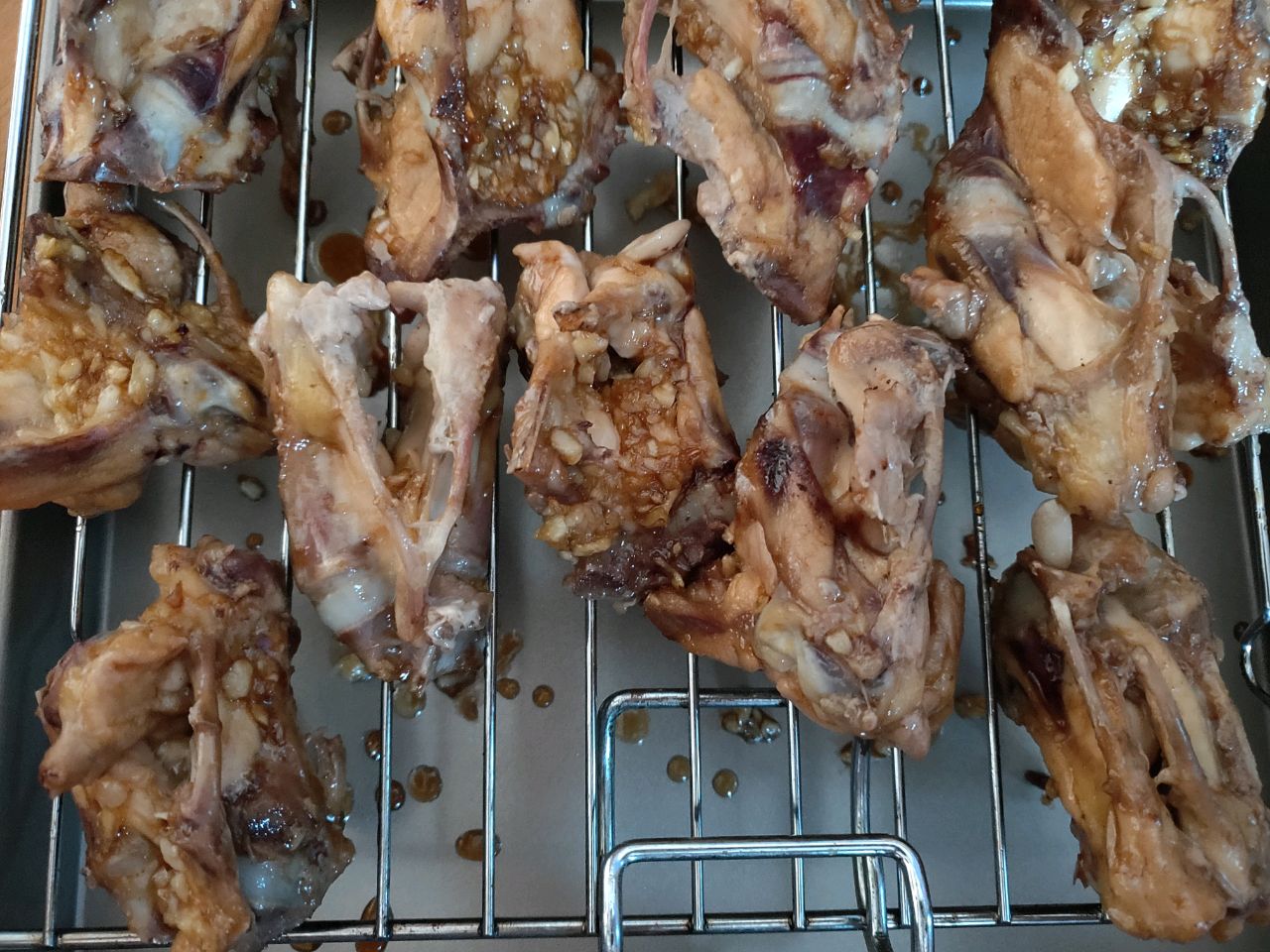 秘制蒜香蜂蜜烤鸡架