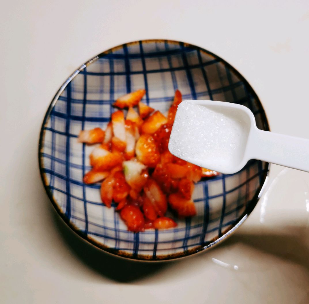 棉花般柔软的草莓松饼