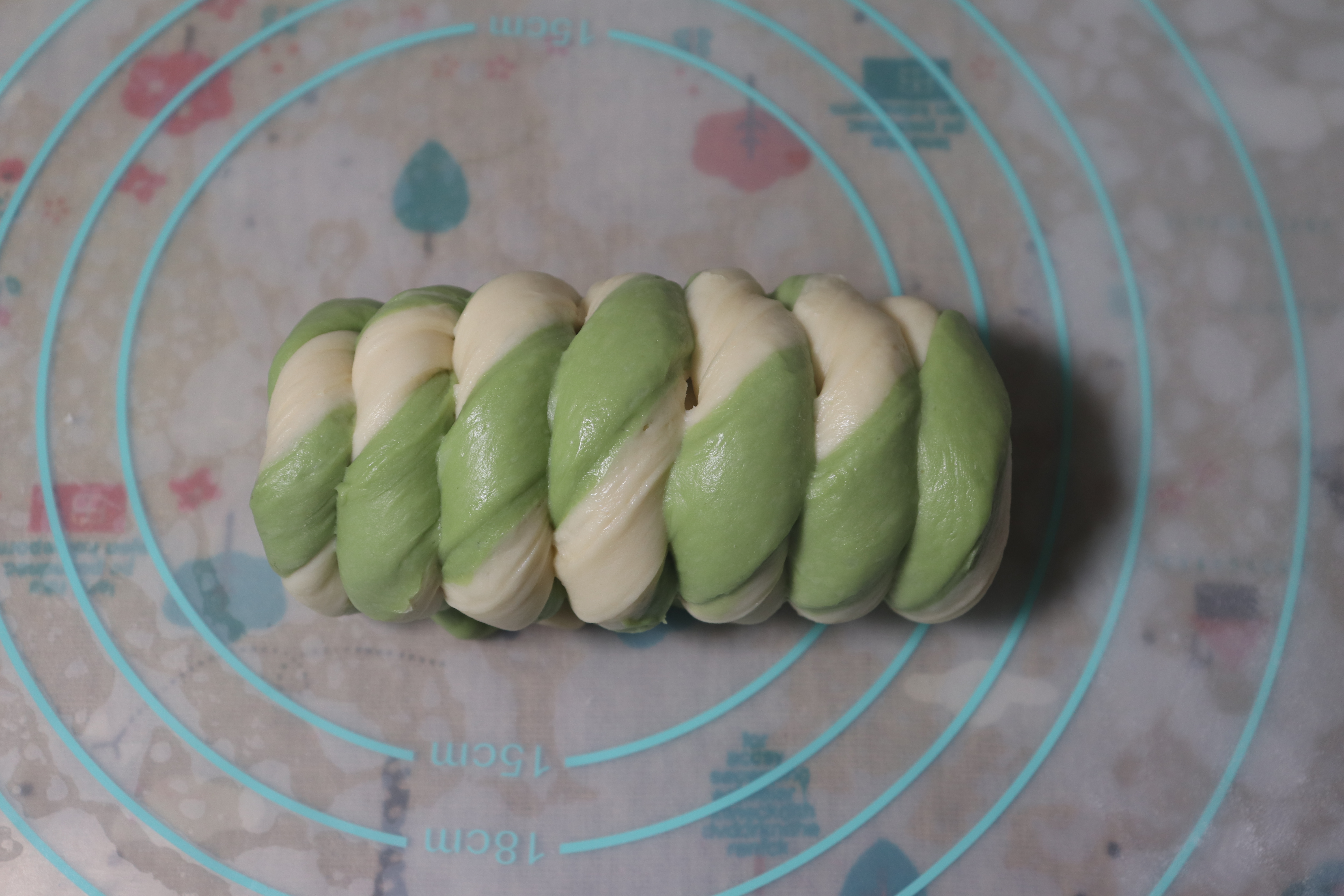 抹茶奶香双色小吐司