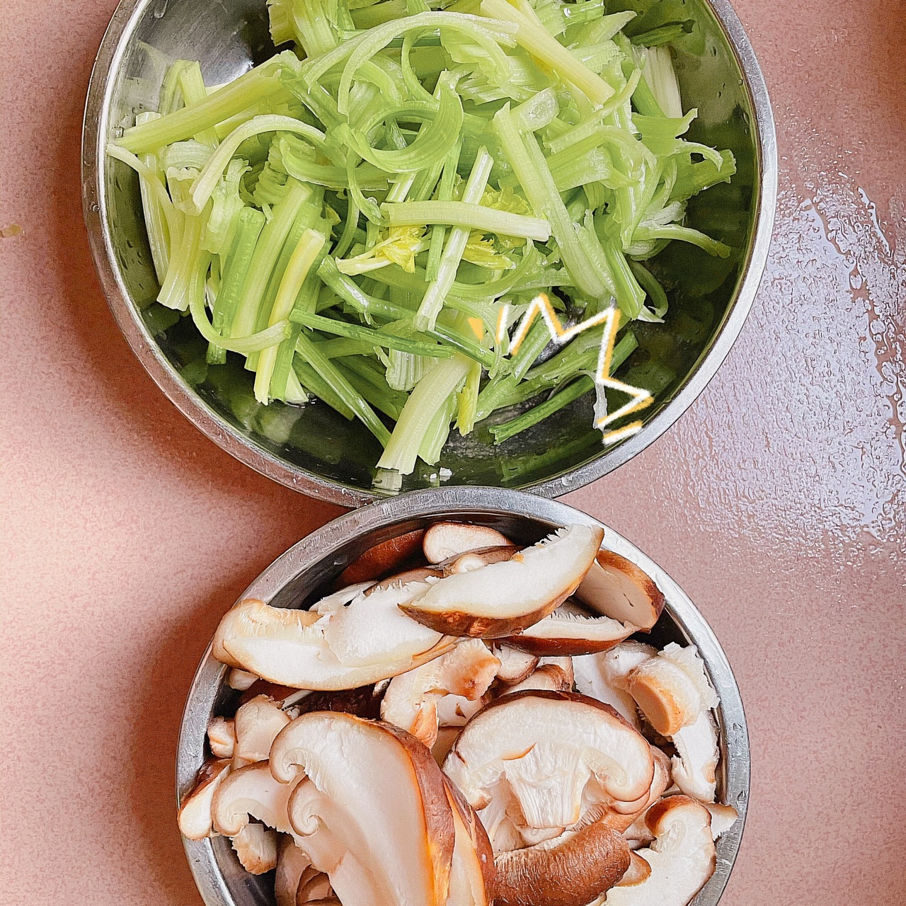 蘑菇炒芹菜