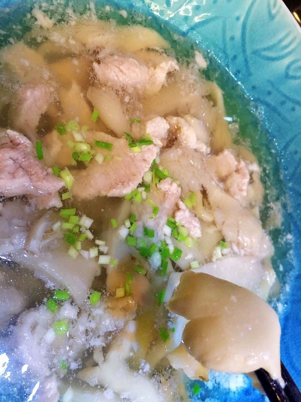 蘑菇滑肉汤