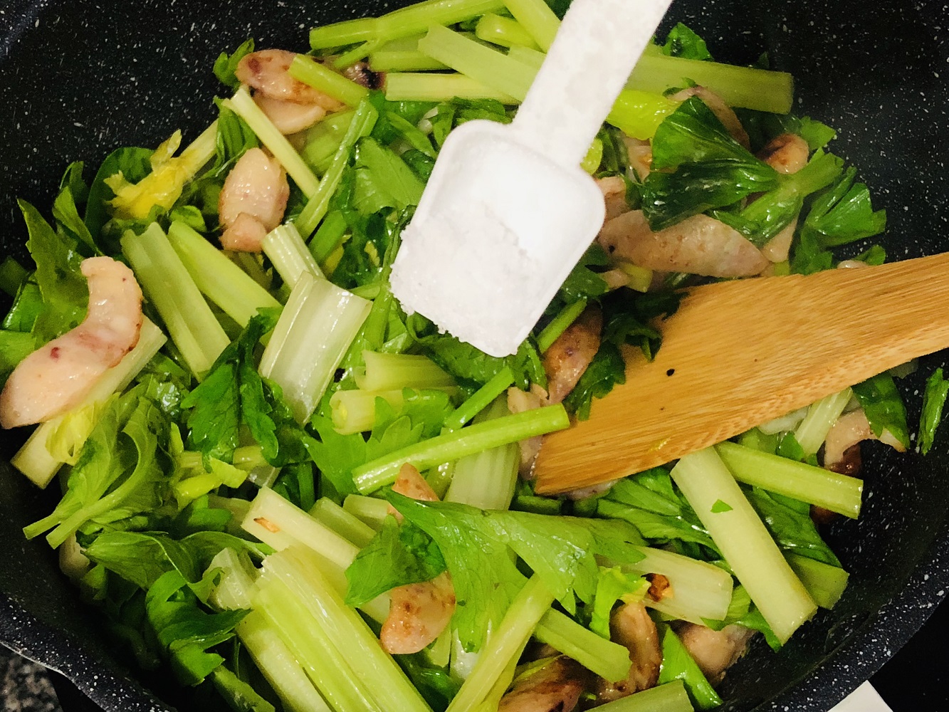 墨鱼肠炒芹菜