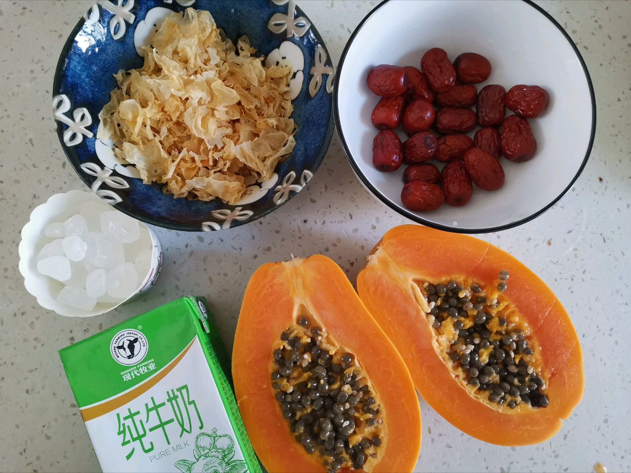 木瓜牛奶银耳羹
