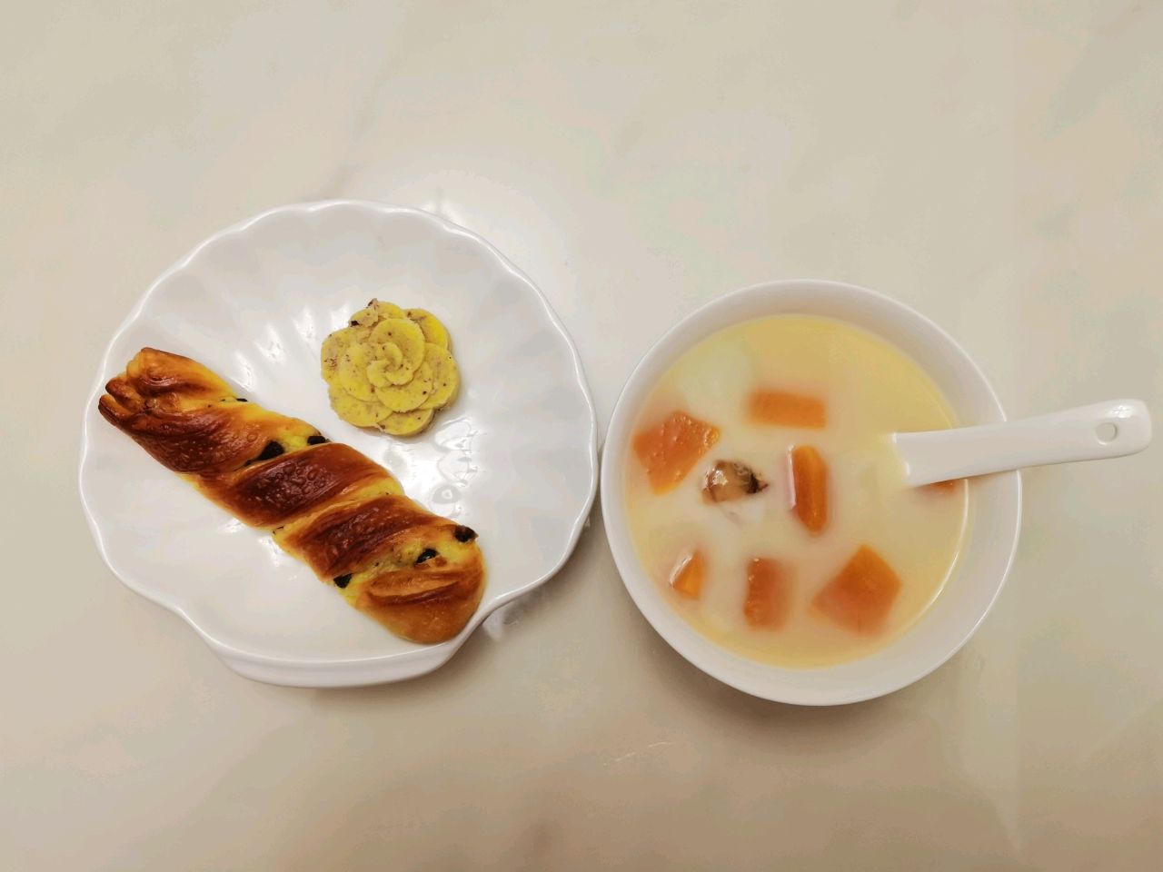 木瓜桃胶牛奶羹