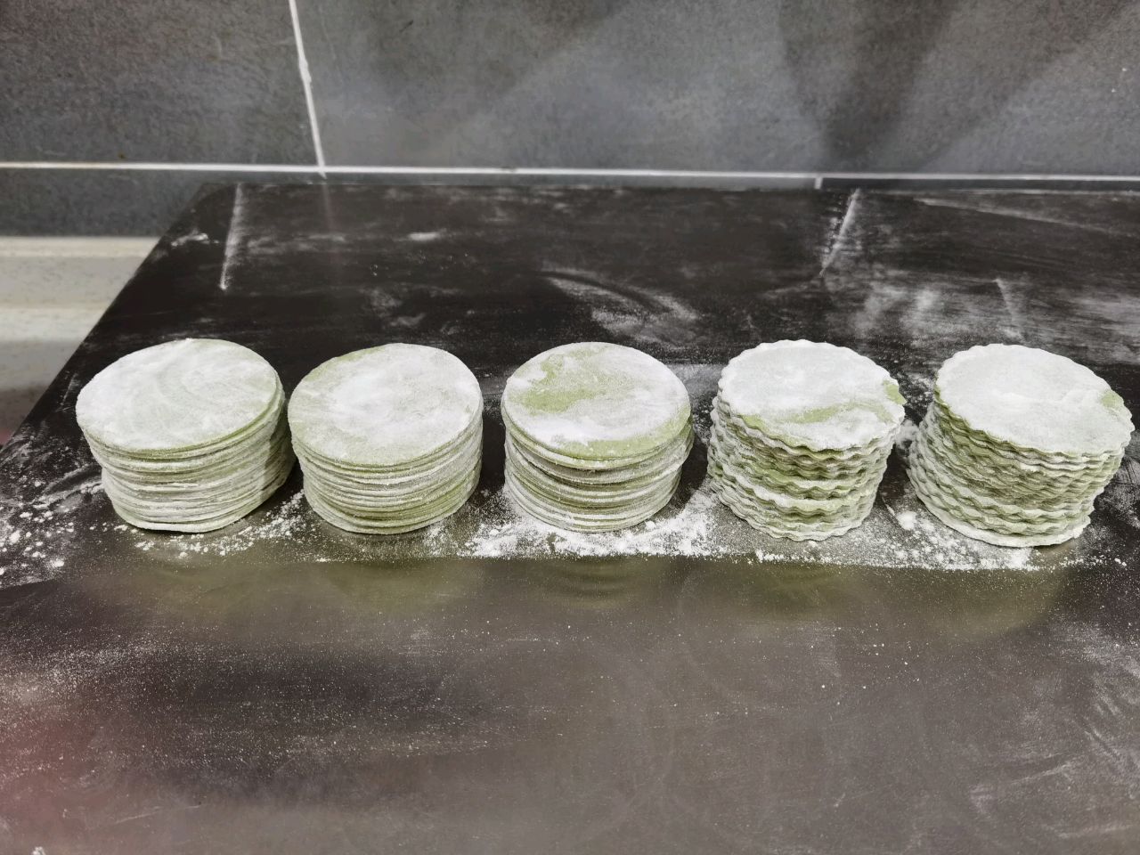 拇指蟹籽鲜肉生煎包