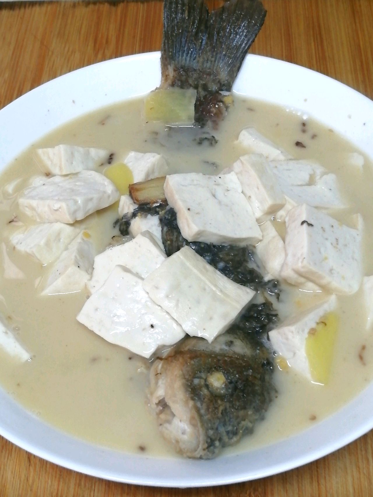 奶白鲫鱼豆腐汤