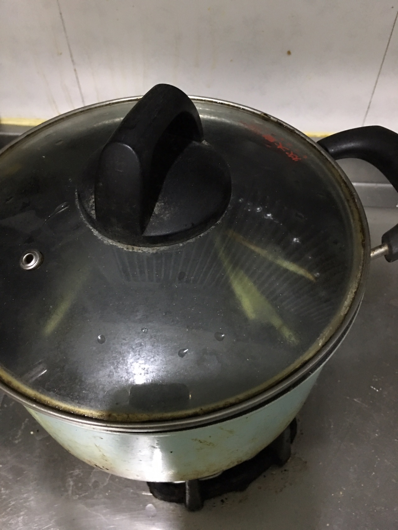 奶白色的鲫鱼萝卜丝汤