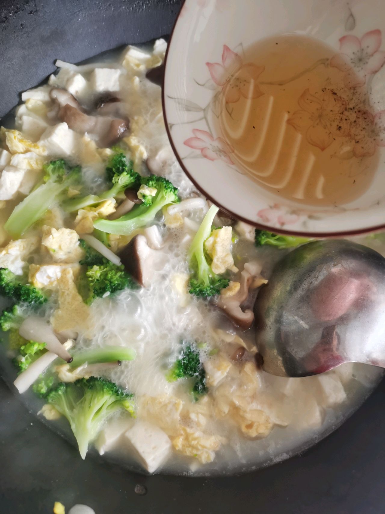奶白色的蘑菇汤