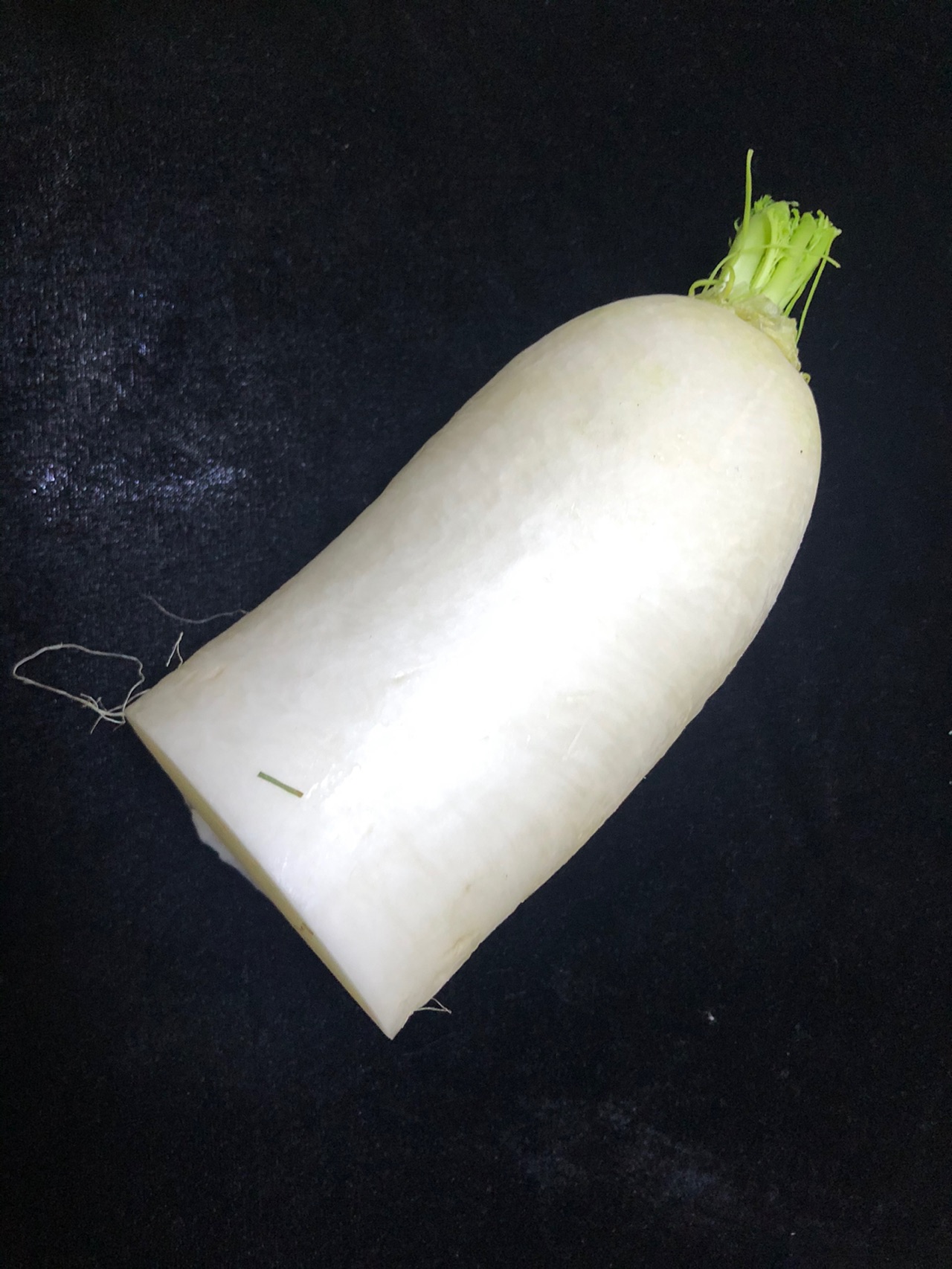 奶白色的肉丸白菜萝卜汤
