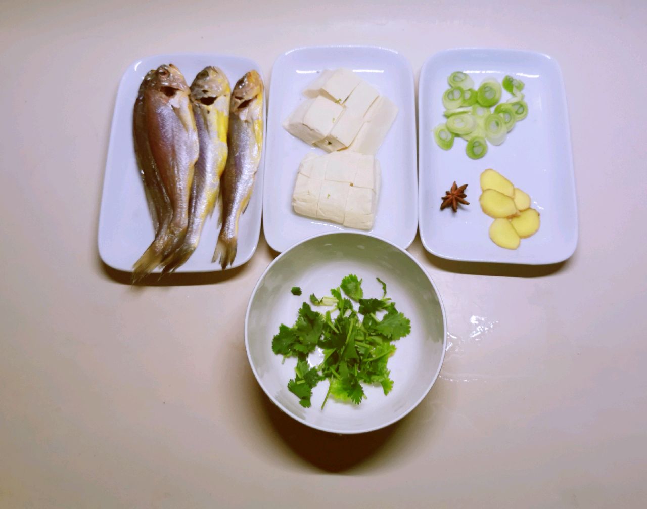 奶白色小黄鱼豆腐汤
