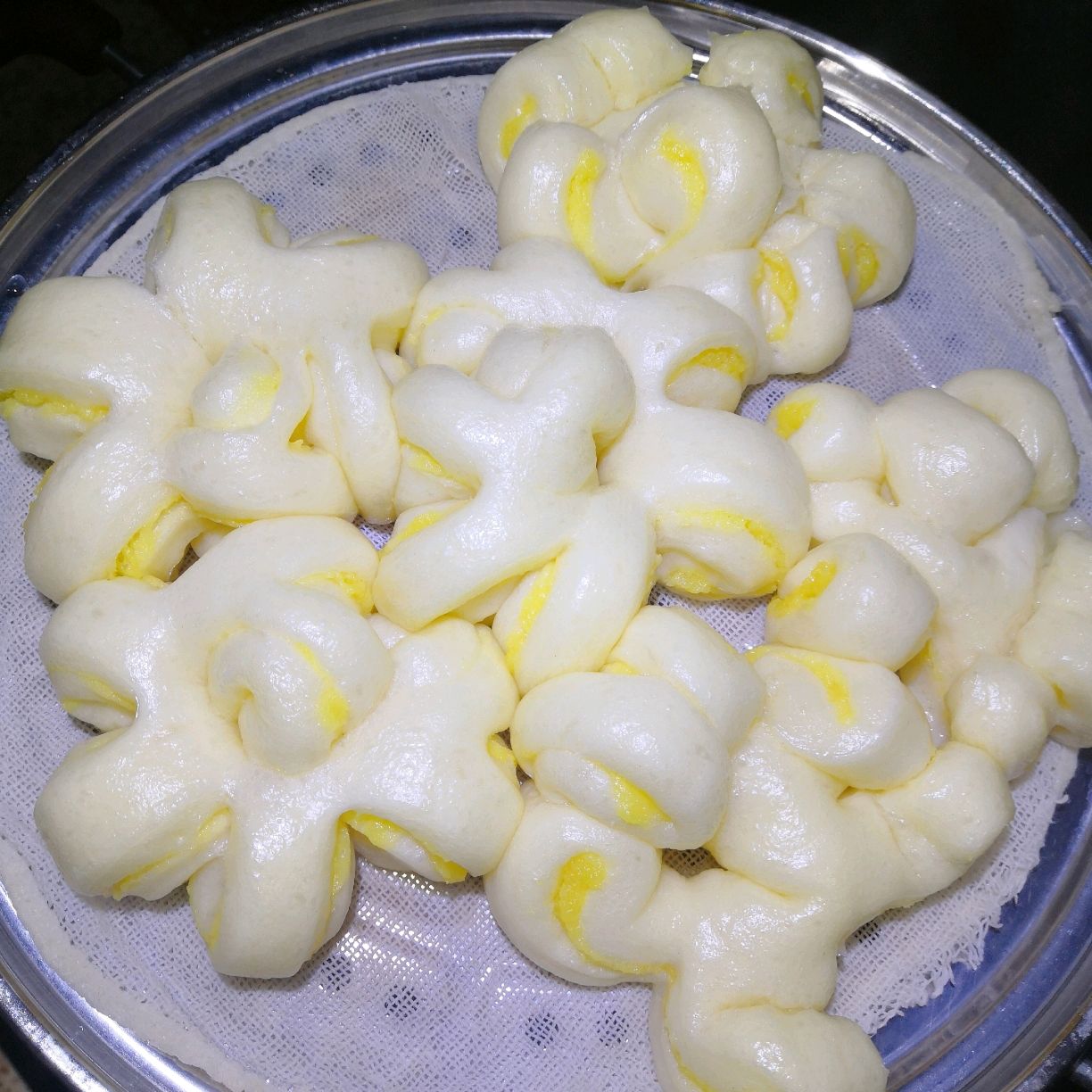 奶黄馅小花卷/超详细的过程图解