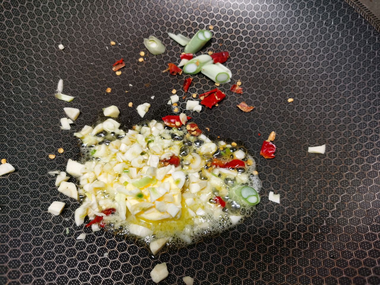 奶香卷心菜炒午餐肉