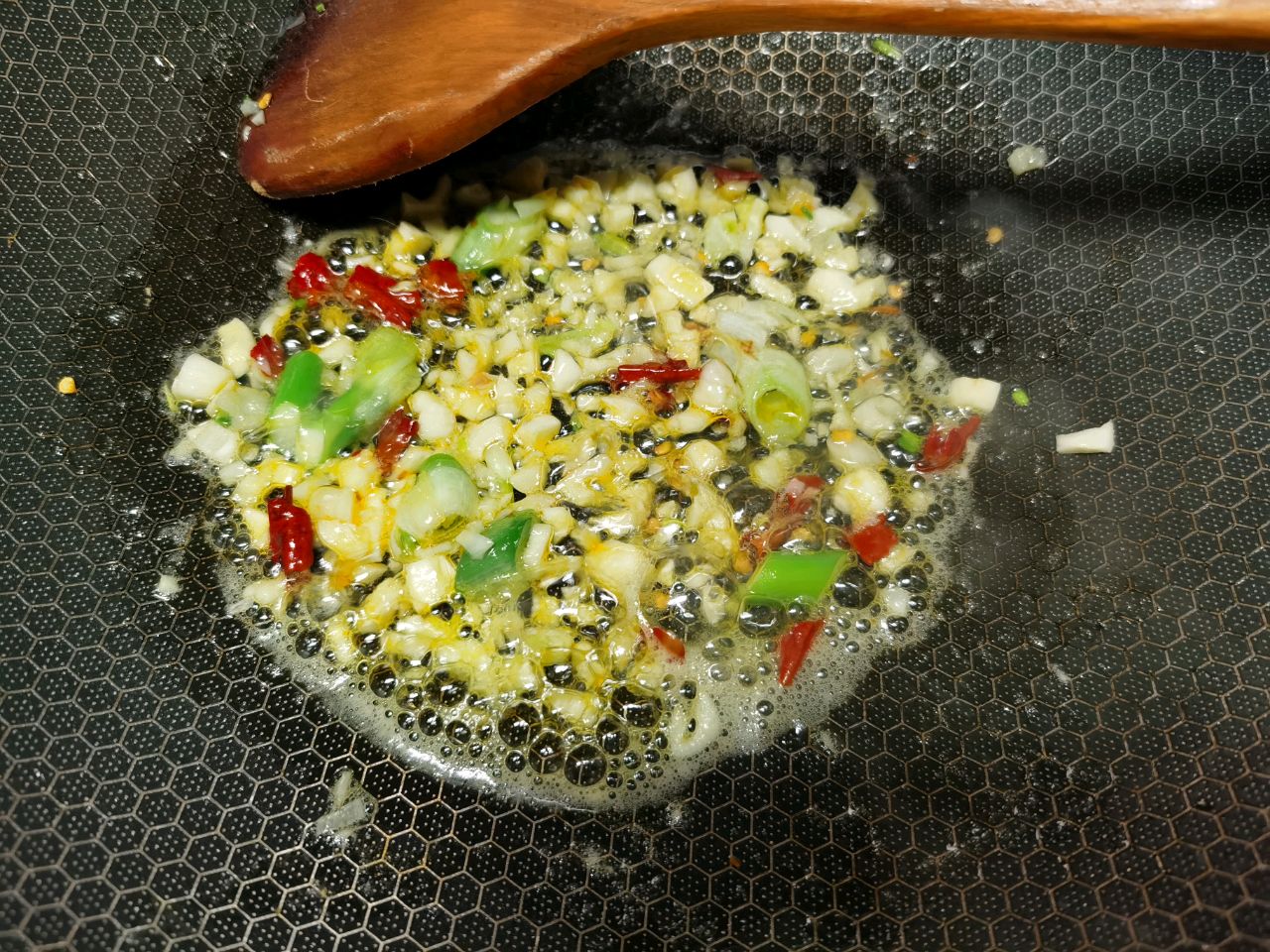 奶香卷心菜炒午餐肉