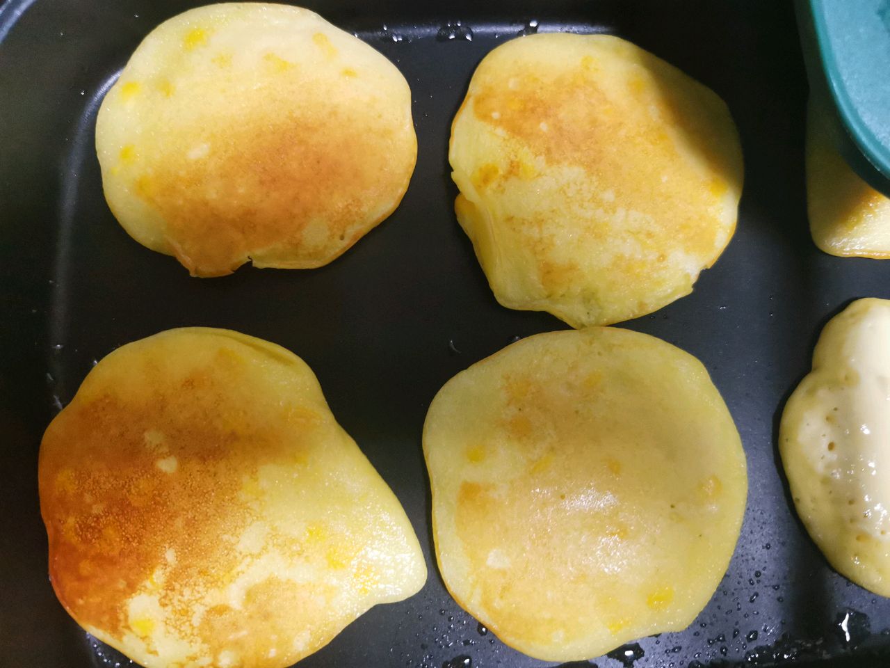 奶香玉米粒的玉米饼