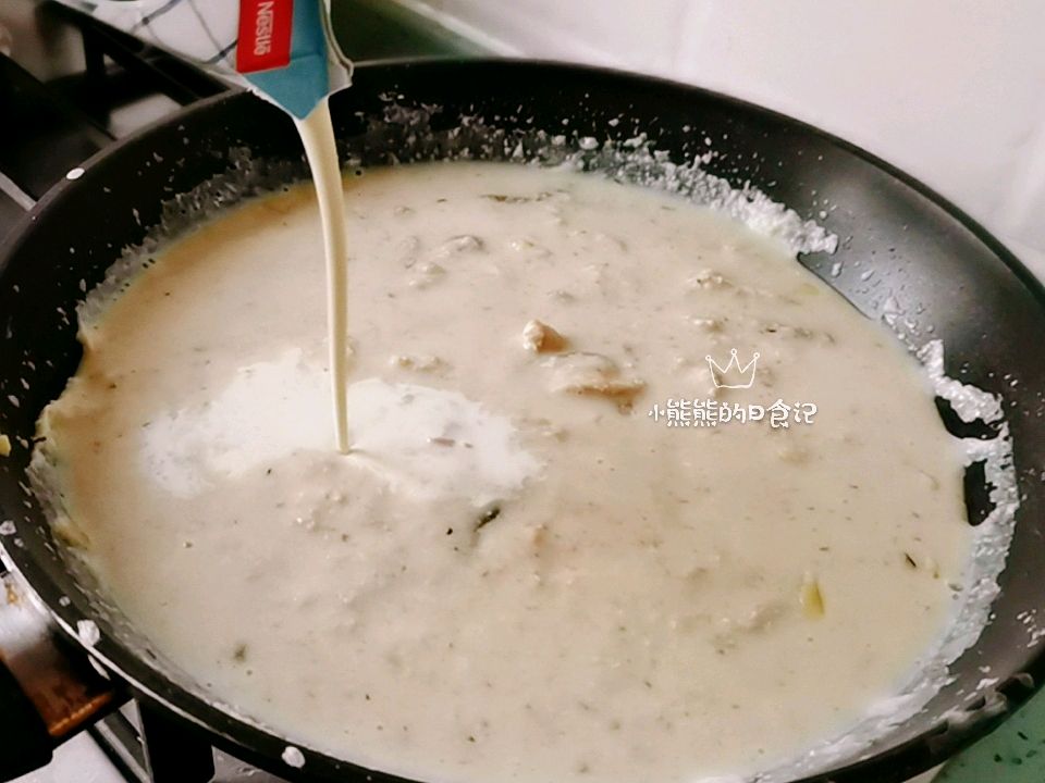 奶油蘑菇浓汤+同款沙拉