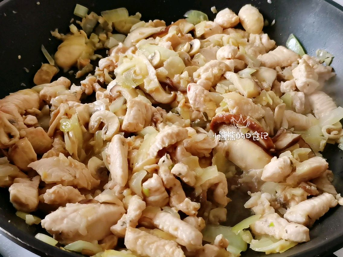 奶油蘑菇浓汤+同款沙拉