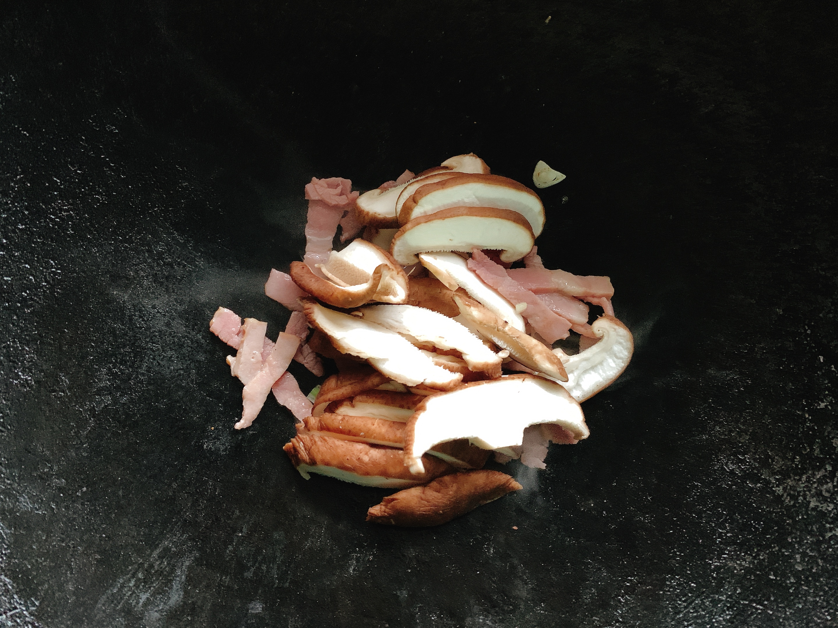 奶油蘑菇培根意面