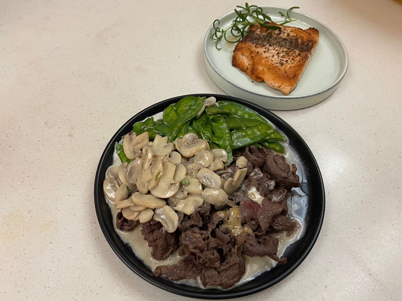 奶油蘑菇小牛肉