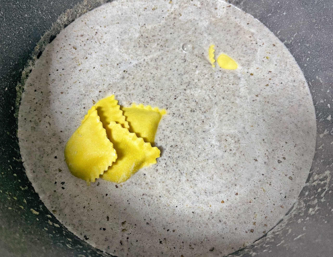 奶油蘑菇意大利波菜饺