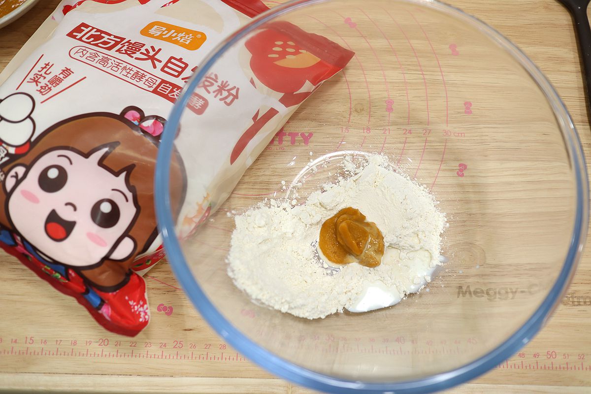 南瓜紫薯花朵馒头