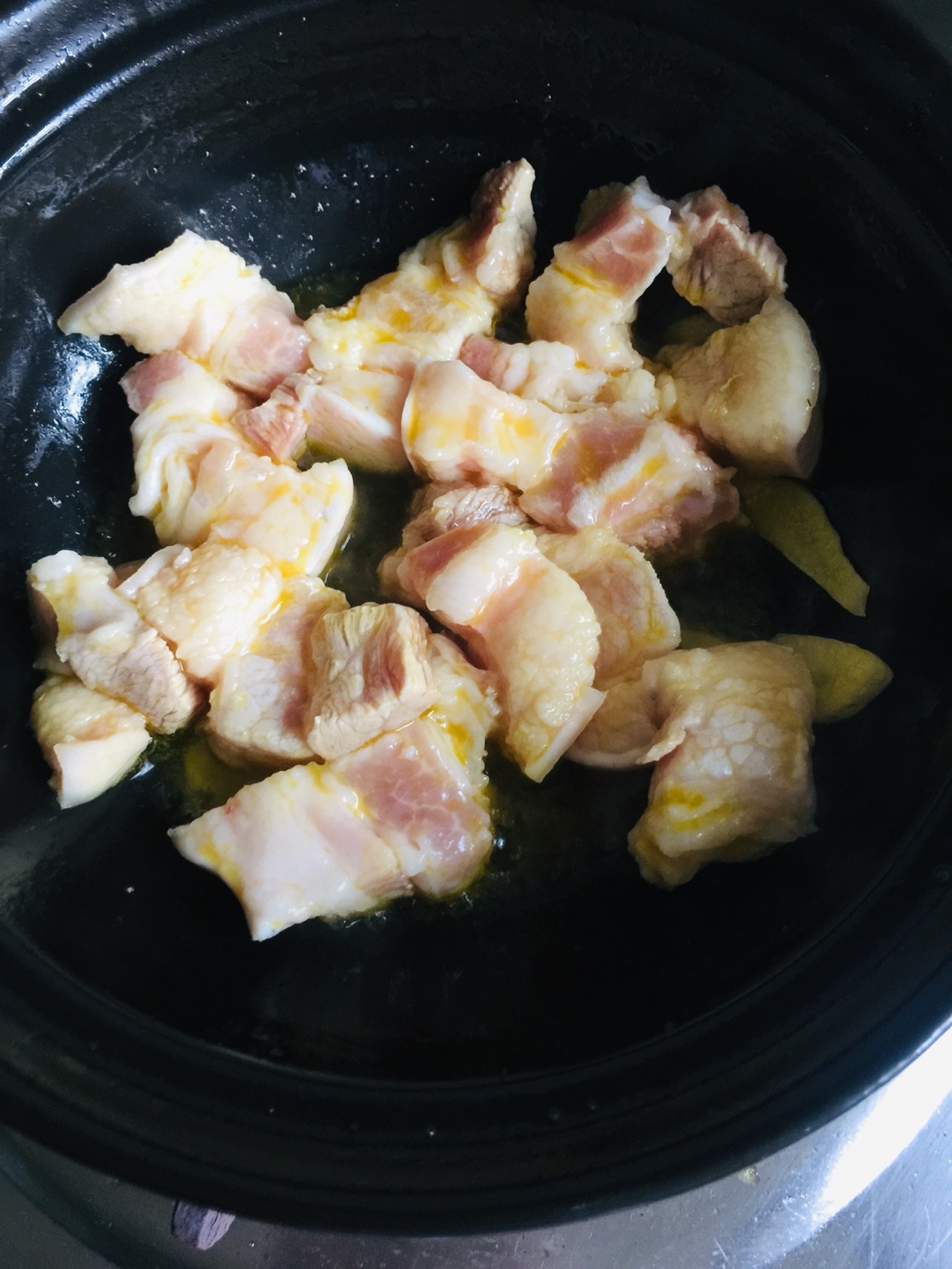 腩肉鱼干煲
