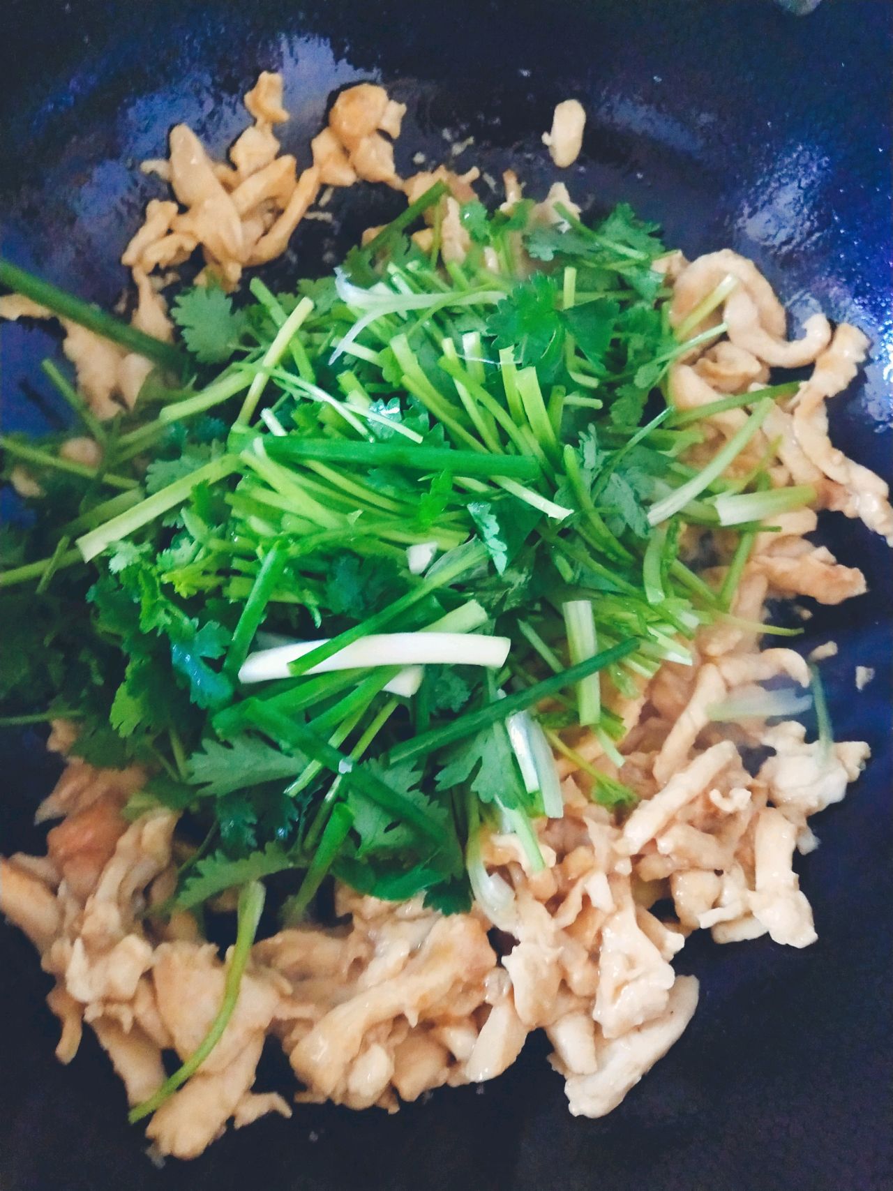 嫩滑的香菜鸡丝