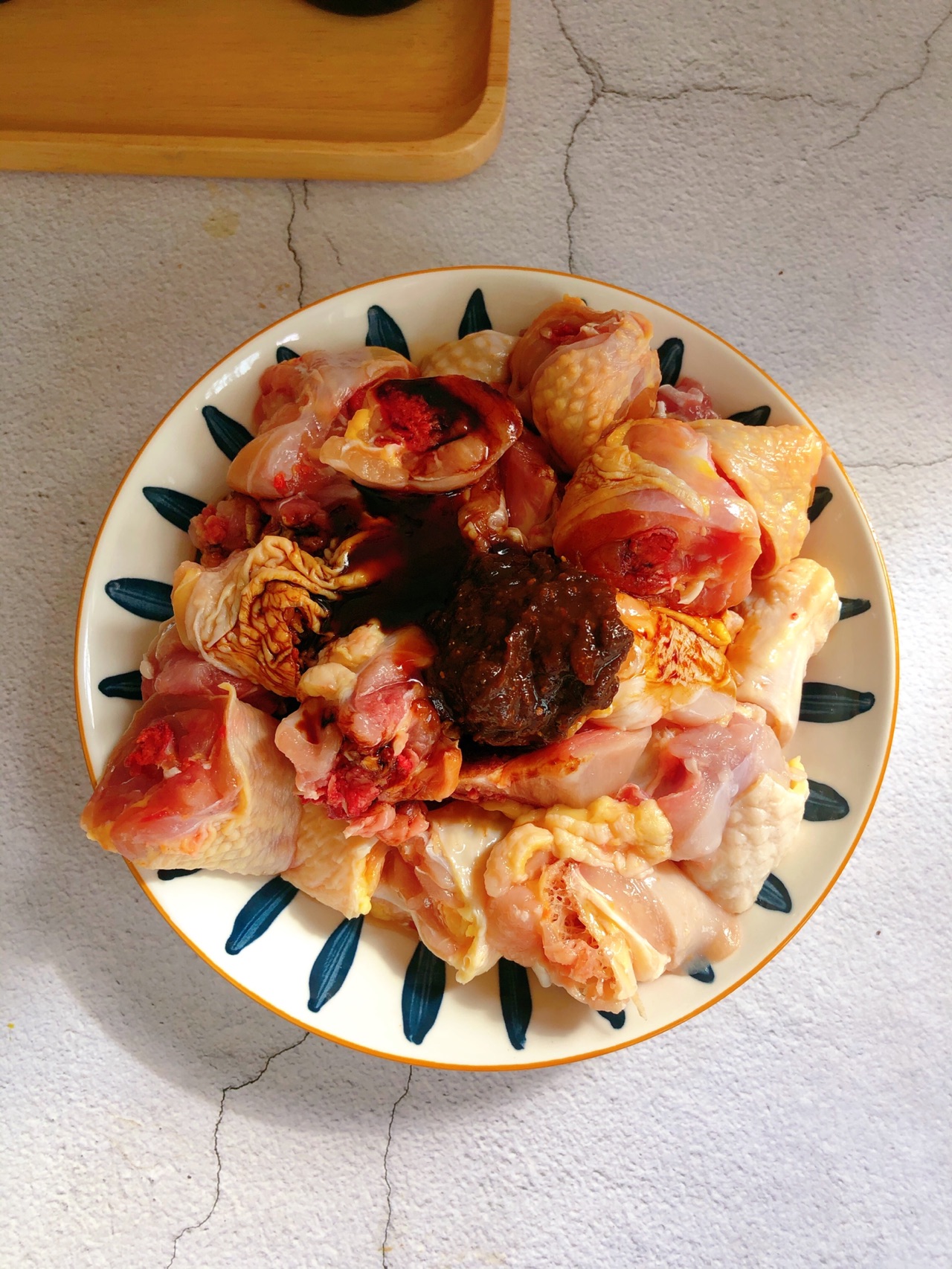 嫩滑多汁的红枣枸杞蒸鸡腿肉
