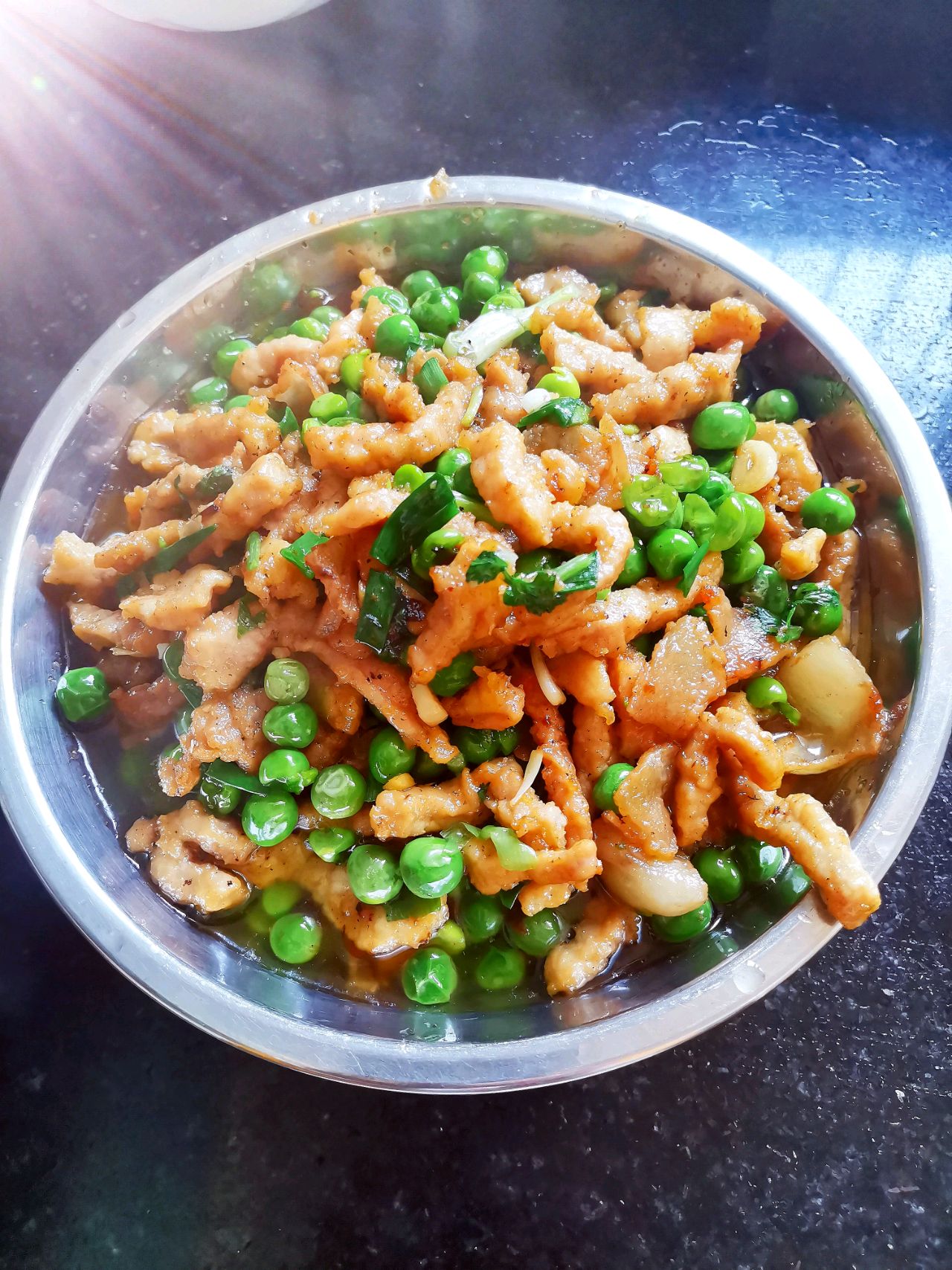 嫩豌豆炒肉肉— 面面的带微甜