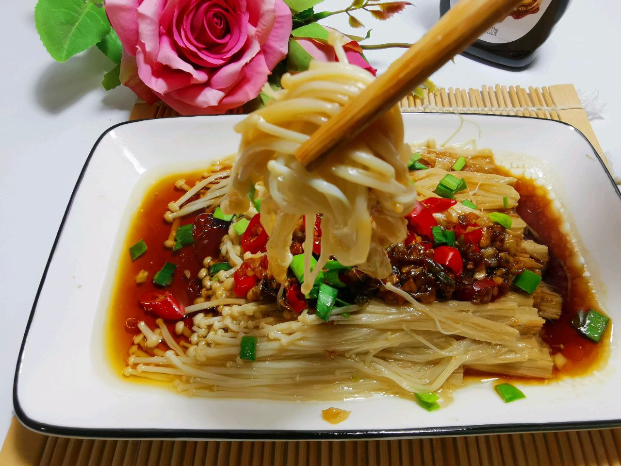 能吃出海鲜味蚝油金针菇