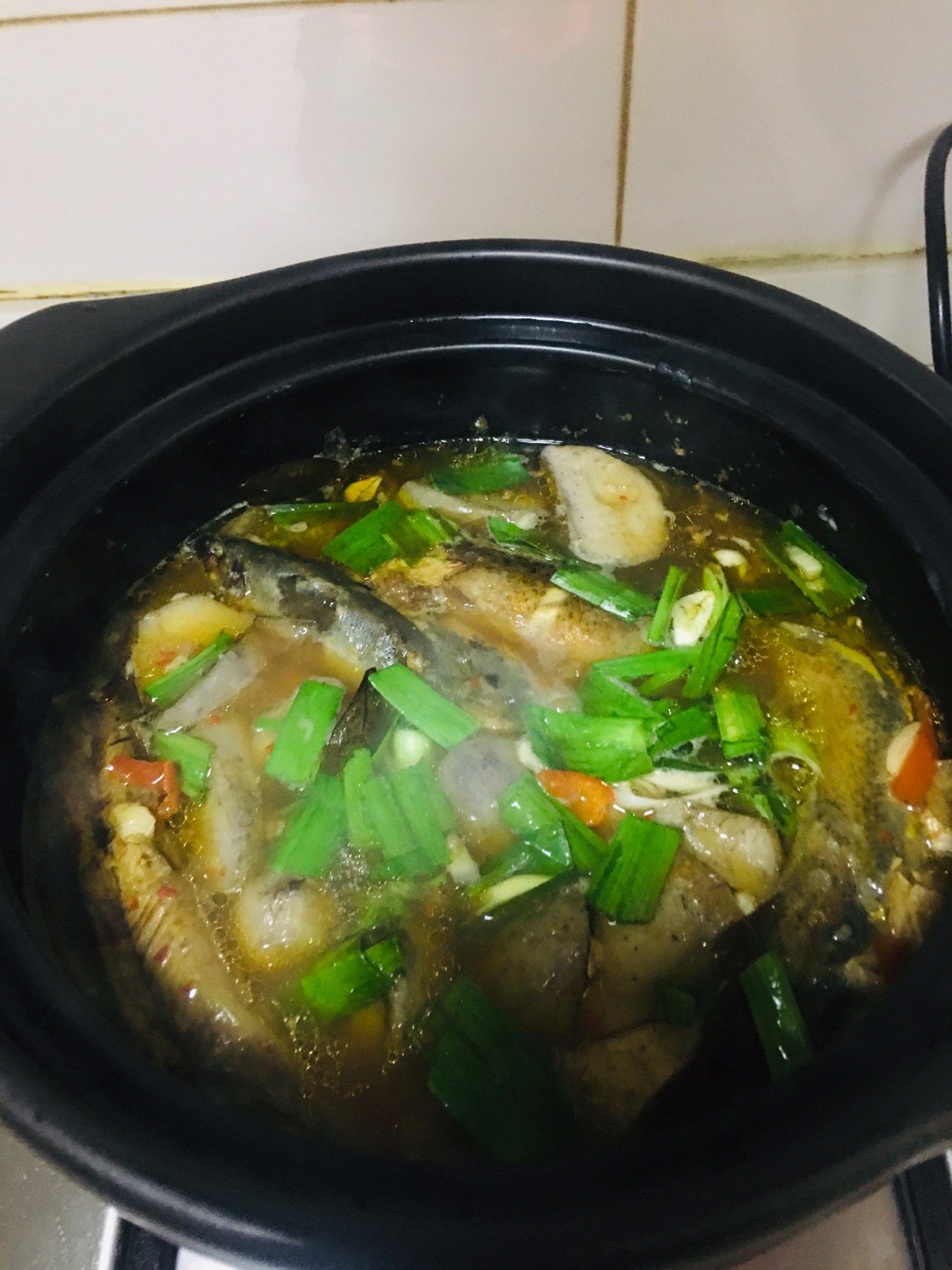 泥鳅煮芋头锅