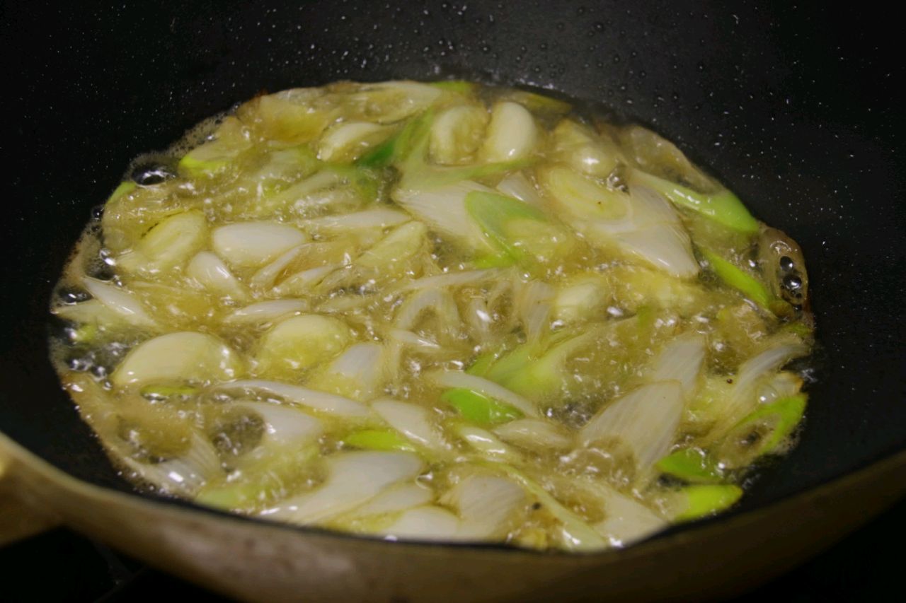 年年有余的泡椒醪糟鲫鱼煲