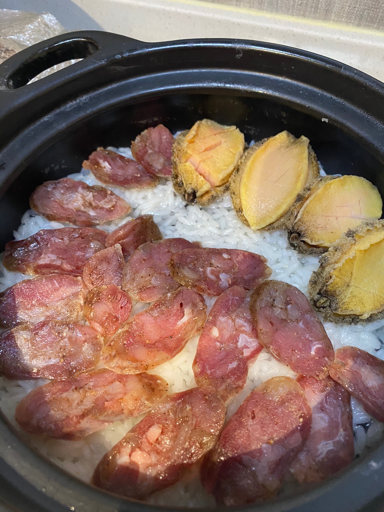 年味菜—鲍鱼香肠煲仔饭