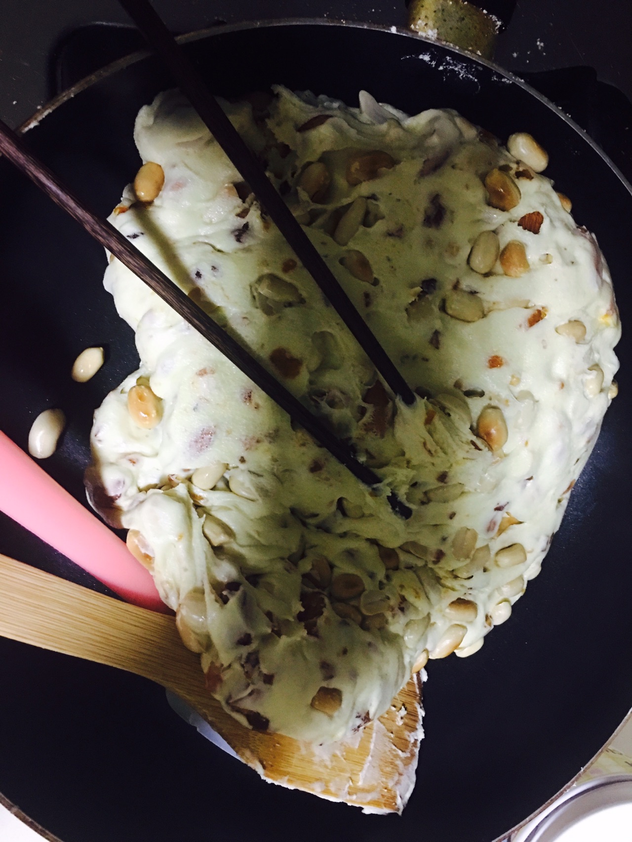 年味十足的坚果牛轧糖