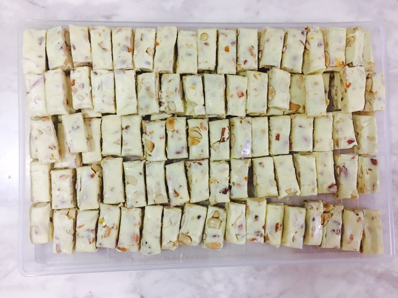 年味十足的坚果牛轧糖
