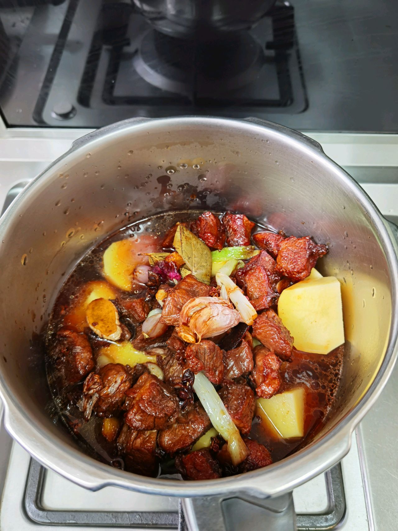 年夜菜一土豆闷牛腩