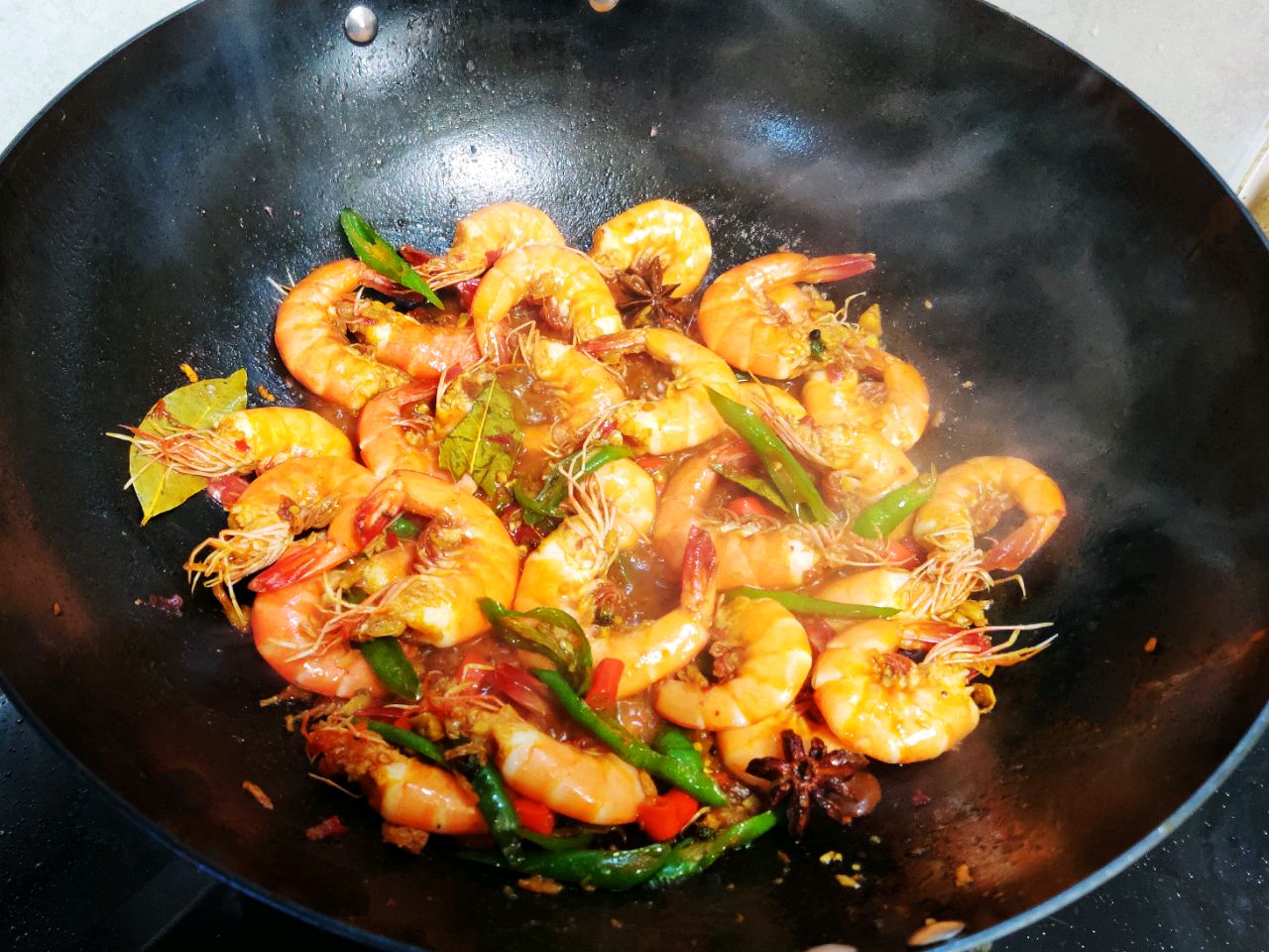 年夜菜必备爆炒香辣味明虾