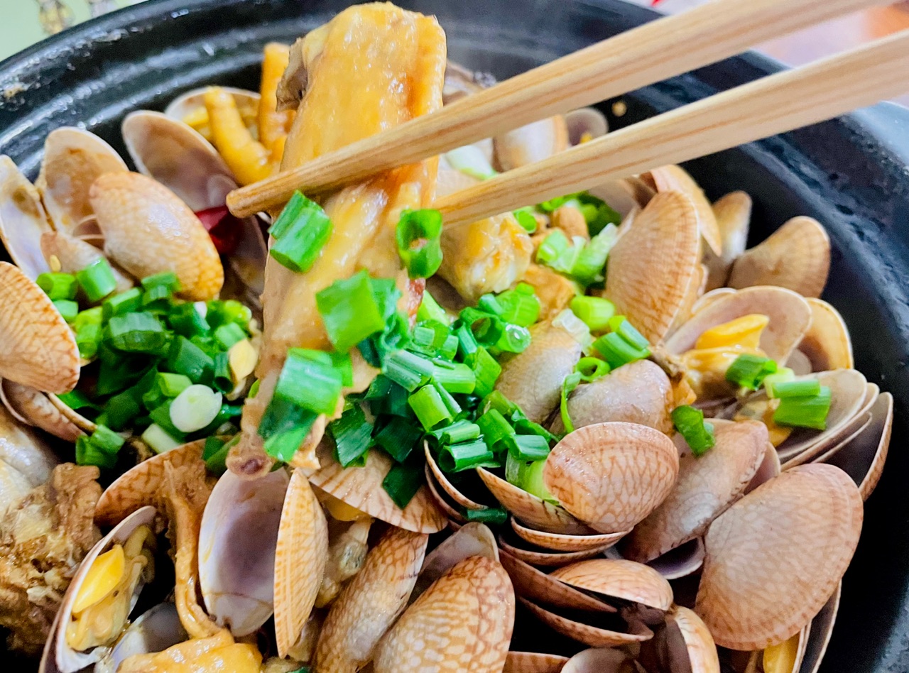 年夜菜吃花甲鸡煲