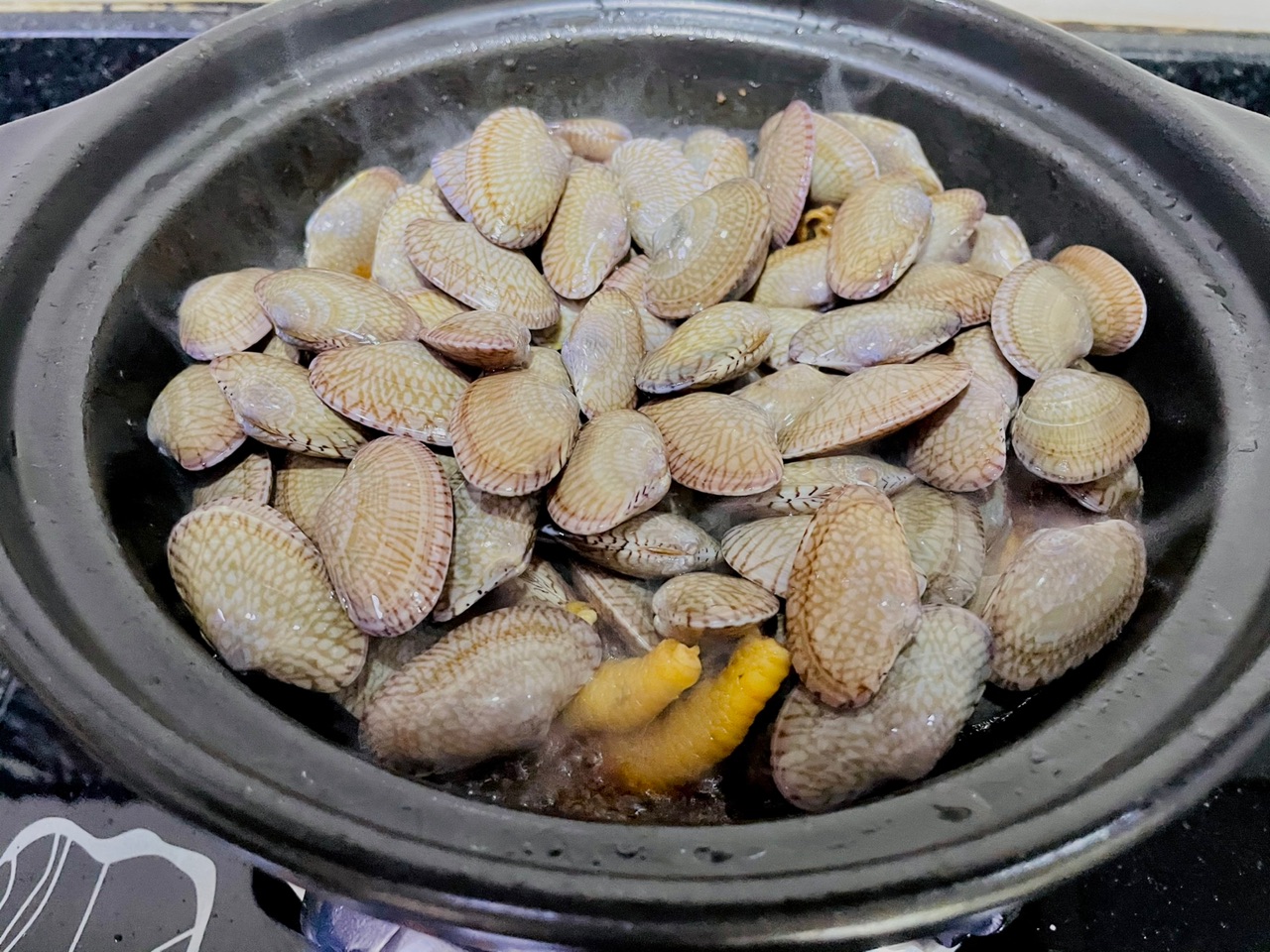 年夜菜吃花甲鸡煲