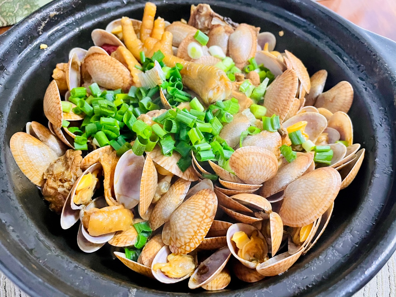 年夜菜吃花甲鸡煲
