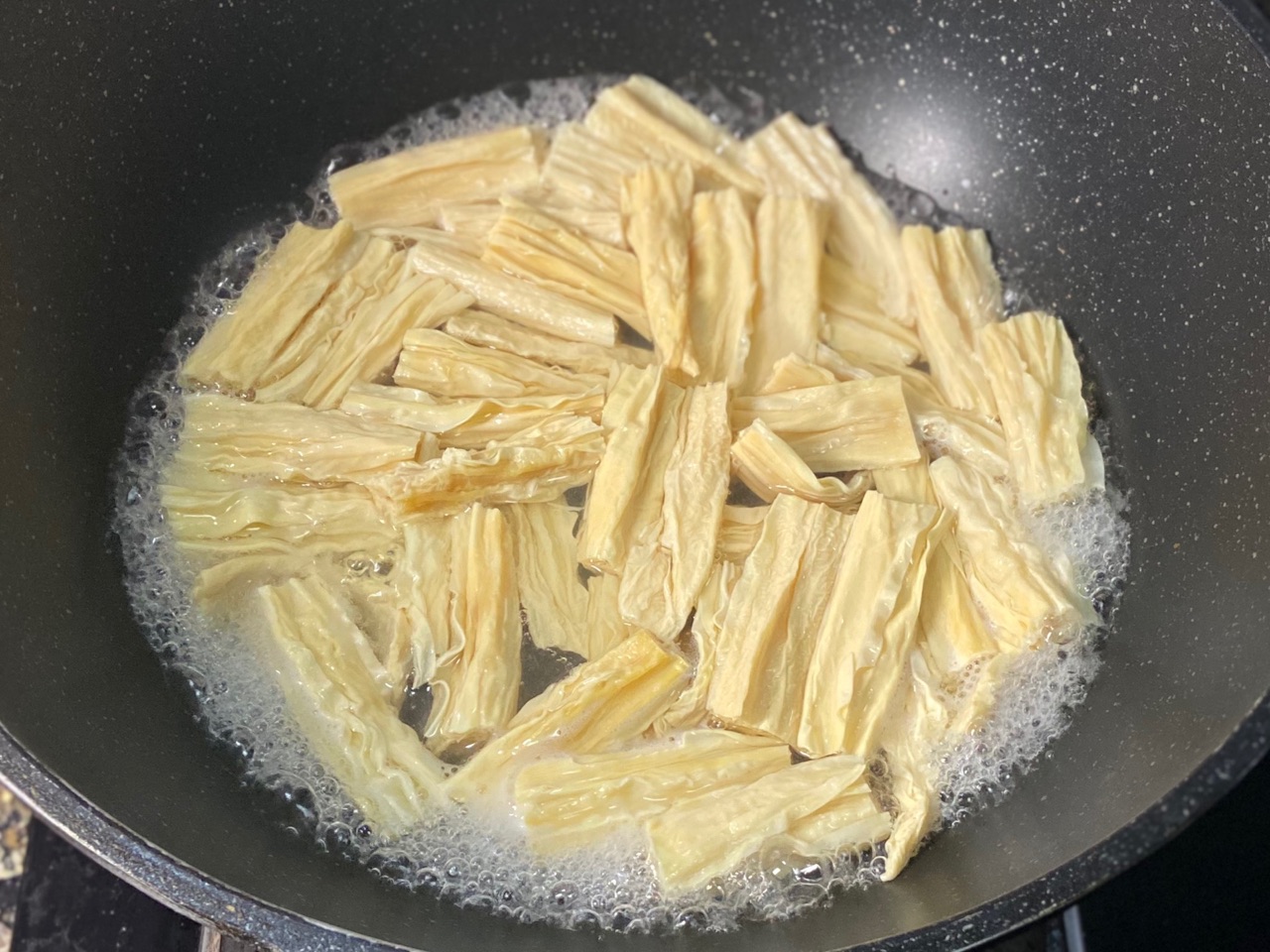 年夜菜：香菇炒腐竹