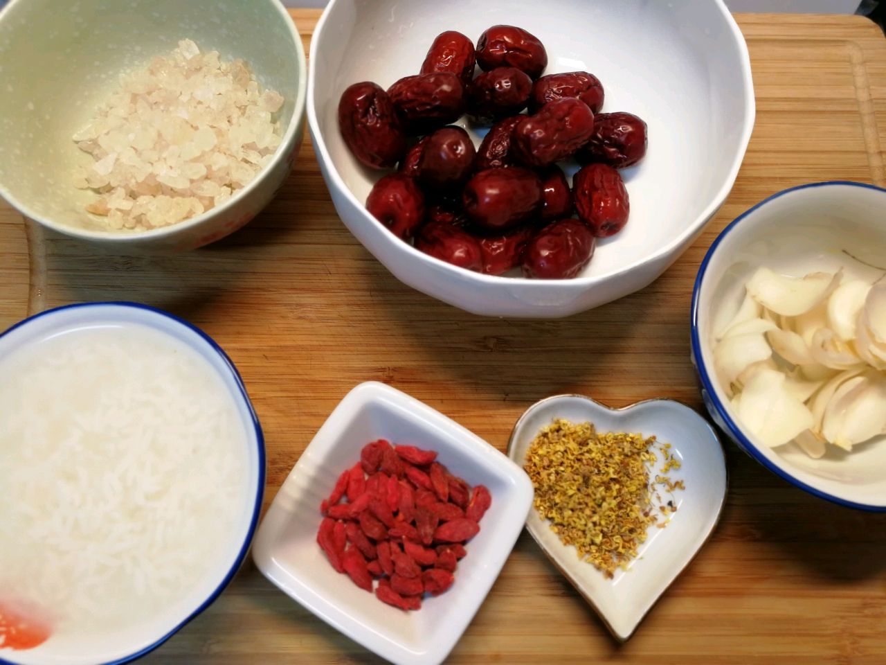年夜饭必吃的红枣百合蒸南瓜