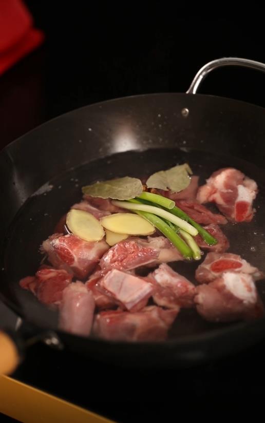 年夜饭必做美食：糖醋排骨！