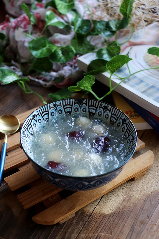 年夜饭的甜品也要吃得好，分享这一款，甘润清甜，超有档次