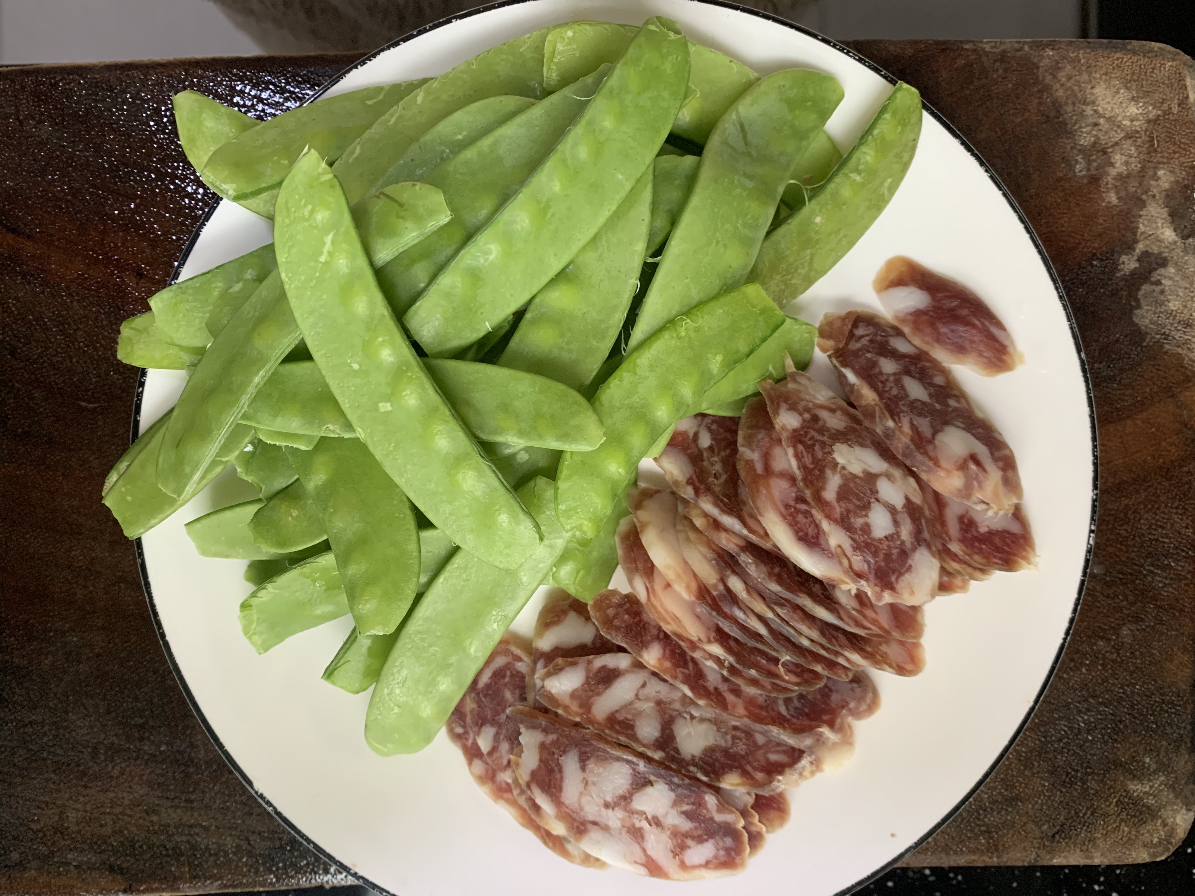 年夜饭，荷兰豆炒香肠
