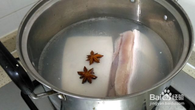 年夜饭上的梅菜扣肉