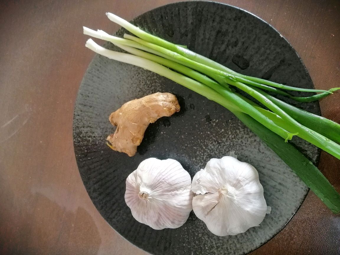 年夜饭～十秒钟学会的蒜香排骨