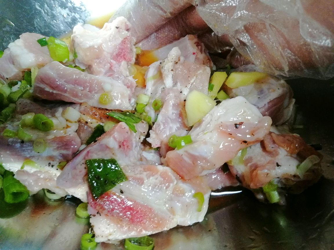 年夜饭～十秒钟学会的蒜香排骨